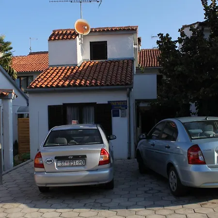 Apartament With Parking Space - 7137 Poreč