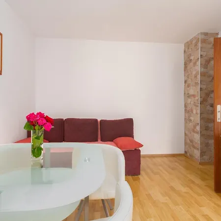 With Parking Space - 7137 פורץ