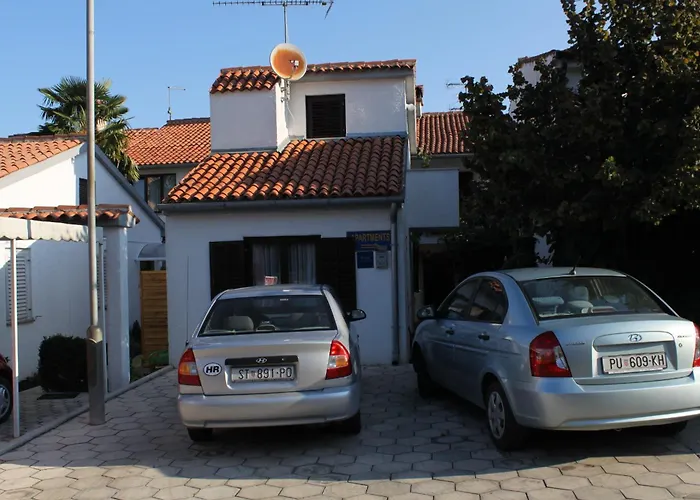 Apartament With Parking Space - 7137 Poreč