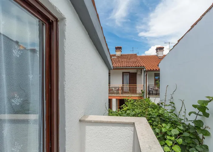 Apartament With Parking Space - 7137 Poreč
